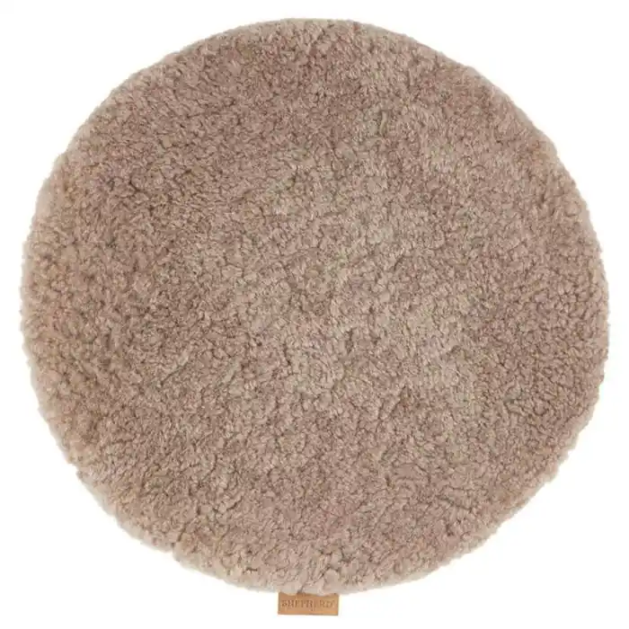 Jill Vadderad Rund 38 cm Stone - Shepherd of Sweden - Bonus Möbler Kampanj